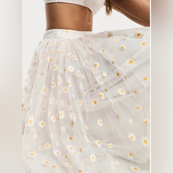 Lace & Beads exclusive tulle bralette and maxi skirt in white Daisy - set - Picture 2 of 8